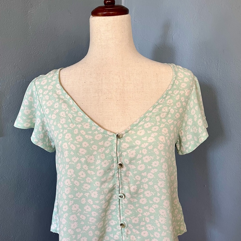 NWT Floral Button-Up Women’s Top